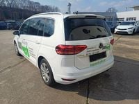 Gebraucht VW Touran Highline 150 PS (110 kW) 2020 Pure white Van / Kleinbus
