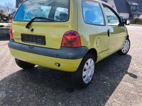Second-hand Renault Twingo 58 CP (42 kW) 2001 Galben Hatchback