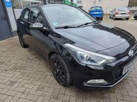 Gebraucht Hyundai i20 Style 101 PS (74 kW) 2016 Schwarz Kleinwagen
