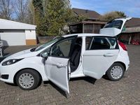 Gebraucht Ford Fiesta Trend 69 PS (50 kW) 2015 Weiß Limousine