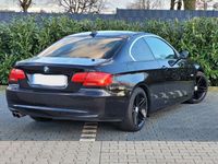 gebraucht BMW 325 E92 D LCI Rubinschwarz Metallic