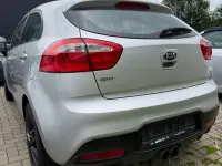 Gebraucht Kia Rio 109 PS (80 kW) 2015 Silber Limousine