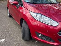 Gebraucht Ford Fiesta Titanium 101 PS (74 kW) 2016 Rot Kleinwagen