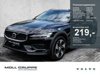 Gebraucht Volvo V60 CC Plus 197 PS (144 kW) 2023 Onyx black / metallic Kombi