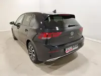 Gebraucht VW Golf VIII Active 150 PS (110 kW) 2022 Deep black perleffekt Limousine