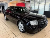 Używany Mercedes E500 326 KM (239 kW) 1991 Purpurowy Sedan/Limuzyna