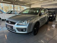 Gebraucht Ford Focus Ghia 116 PS (85 kW) 2005 Silber Limousine