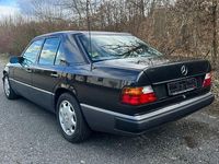 Gebraucht Mercedes E400 279 PS (205 kW) 1993 Schwarz Limousine