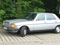 Gebraucht Mercedes 230 136 PS (100 kW) 1982 Silber Limousine