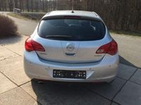 Gebraucht Opel Astra 140 PS (102 kW) 2012 Silber Limousine