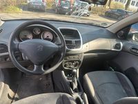 Gebraucht Peugeot 206+ 73 PS (53 kW) 2011 Weiß Kleinwagen