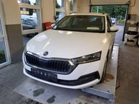 Gebraucht Skoda Octavia Ambition 204 PS (150 kW) 2022 Candy white Kombi