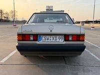 Gebraucht Mercedes 190 109 PS (80 kW) 1991 Gold Limousine