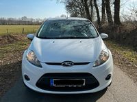 Gebraucht Ford Fiesta 60 PS (44 kW) 2010 Weiß Kleinwagen
