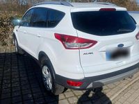 Gebraucht Ford Kuga Titanium 150 PS (110 kW) 2016 Weiß SUV