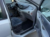 Gebraucht Nissan Almera Tino 116 PS (85 kW) 2002 Silber Van / Kleinbus