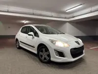 Gebraucht Peugeot 308 112 PS (82 kW) 2011 Weiß Limousine