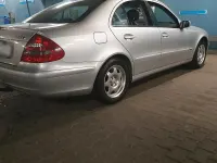 Gebraucht Mercedes E220 150 PS (110 kW) 2003 Silber Limousine