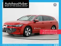 Gebraucht VW Passat Elegance 150 PS (110 kW) 2025 Chilirot metallic Kombi