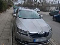 Gebraucht Skoda Superb 170 PS (125 kW) 2014 Grau Limousine