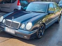 Gebraucht Mercedes E240 170 PS (125 kW) 1997 Schwarz Limousine