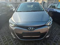 Gebraucht Hyundai i20 Edition 86 PS (63 kW) 2013 Grau Kleinwagen