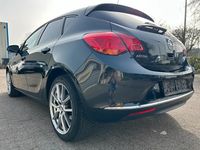 Gebraucht Opel Astra 122 PS (89 kW) 2013 Schwarz Limousine