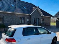 Gebraucht VW Golf VI 122 PS (89 kW) 2011 Weiß Kleinwagen