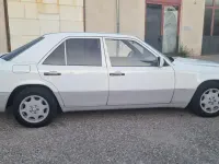 Gebraucht Mercedes E200 118 PS (86 kW) 1992 Weiß Limousine