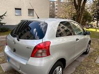 Gebraucht Toyota Yaris 68 PS (50 kW) 2007 Silber Kleinwagen