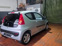 Gebraucht Peugeot 107 68 PS (50 kW) 2011 Silber Kleinwagen