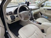 Second-hand Mercedes 180 105 CP (77 kW) 2006 Negru Berlinǎ