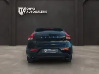 Gebraucht Volvo V40 Momentum 150 PS (110 kW) 2019 Schwarz Limousine
