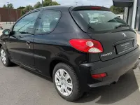 Gebraucht Peugeot 206 60 PS (44 kW) 2010 Schwarz Limousine