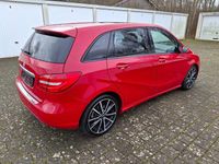 Gebraucht Mercedes B180 122 PS (89 kW) 2011 Rot Van / Kleinbus