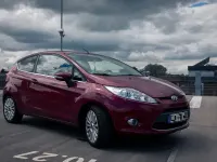 Gebraucht Ford Fiesta Titanium 82 PS (60 kW) 2010 Violet Limousine