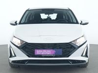 Gebraucht Hyundai i20 101 PS (74 kW) 2024 Atlas white Kleinwagen