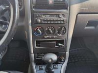 Używany Opel Astra 101 KM (74 kW) 2002 Srebrny Sedan/Limuzyna