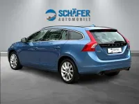 Gebraucht Volvo V60 Momentum 152 PS (111 kW) 2016 Blau Kombi