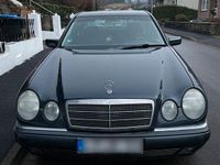 Gebraucht Mercedes E200 136 PS (100 kW) 1998 Blau Limousine