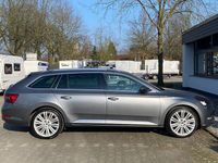 Gebraucht Skoda Superb Style 200 PS (147 kW) 2022 Silber Kombi