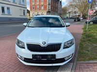 Gebraucht Skoda Octavia 110 PS (80 kW) 2015 Weiß Kleinwagen