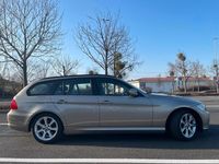 Gebraucht BMW 318 105 PS (77 kW) 2011 Grau Kombi