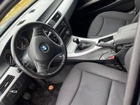 Gebraucht BMW 318 143 PS (105 kW) 2009 Schwarz Limousine