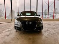 Gebraucht Audi A1 S-Line 185 PS (136 kW) 2011 Grau Kleinwagen