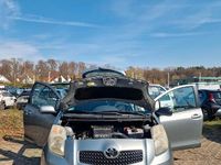 Gebraucht Toyota Yaris 68 PS (50 kW) 2005 Silber Kleinwagen
