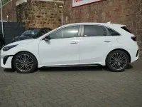 Gebraucht Kia Ceed 204 PS (150 kW) 2021 Deluxeweiss metallic (metallic) Kleinwagen