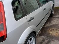 Gebraucht Ford Fiesta 60 PS (44 kW) 2003 Silber Kleinwagen