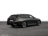 Gebraucht BMW 540 286 PS (210 kW) 2025 Sophistograu brillanteffekt metallic Kombi