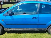 Second-hand Ford Fiesta 68 CP (50 kW) 2004 Albastru Hatchback
